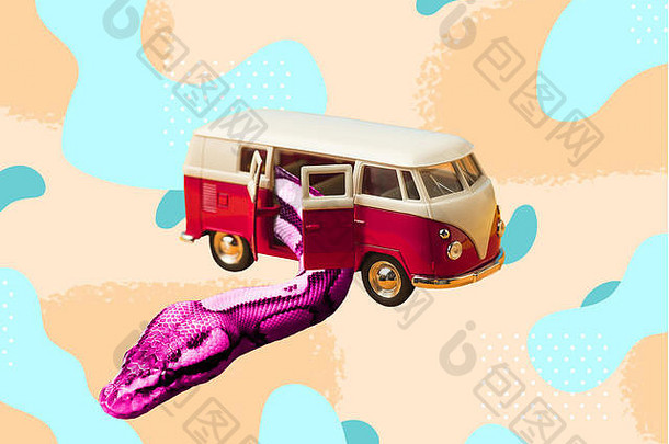 危险的寒冷旅行旅程共鸣大粉红色的蛇爬行小公共汽车游客车现代设计当代艺术拼贴画概念夏季假期令人心寒的放松