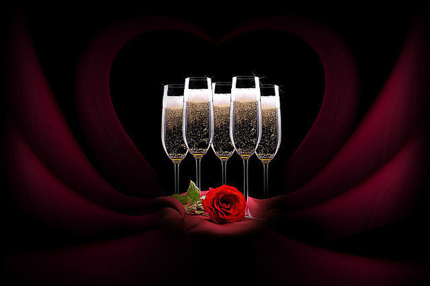 奢侈品香槟玻璃红色的丝绸花黑色的背景