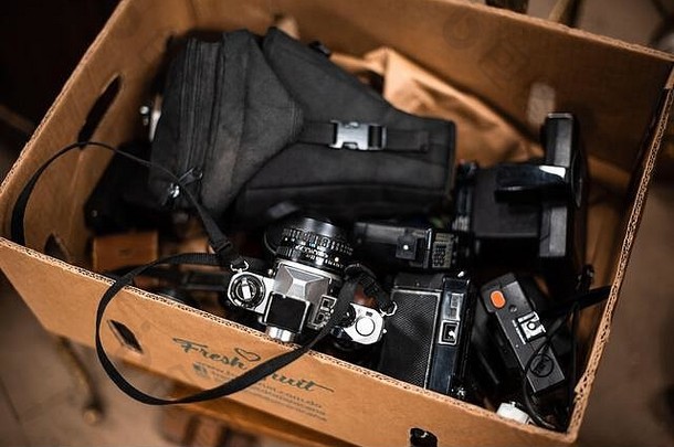 古董相机木盒子集很多镜头电影古董房子项目出售车库存储容器曼彻斯特伦敦空间文本广告