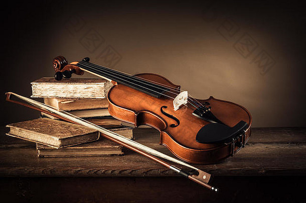 小提琴弓书乡村木表格艺术音乐概念