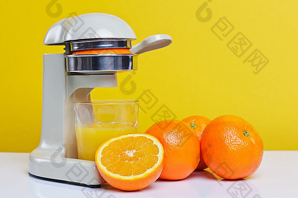 生活照片新鲜挤压橙色汁