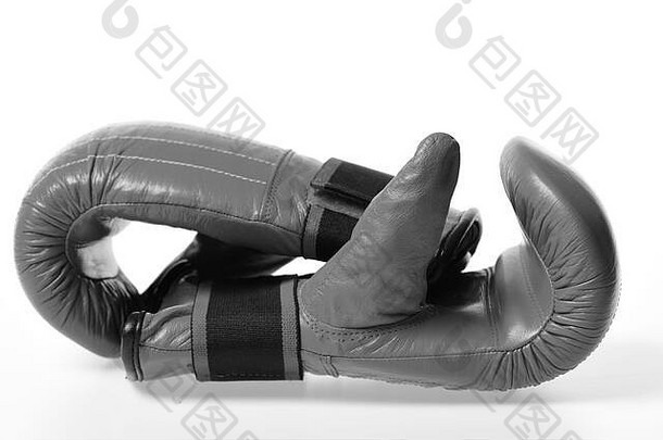 体育武术艺术概念皮革盒子设备战斗培训拳击手套红色的颜色孤立的白色背景一对拳击手套说谎相反