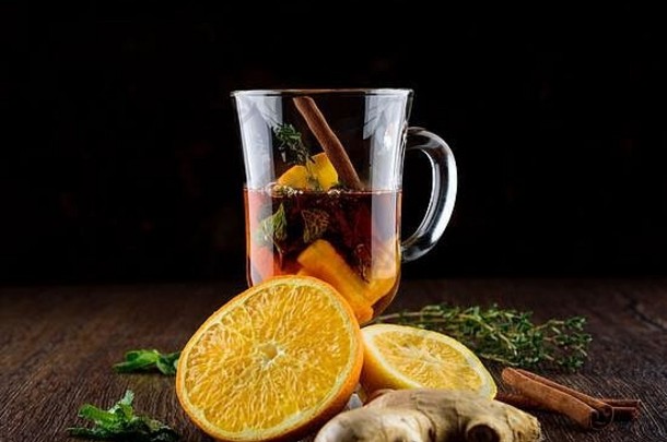 维生素茶橙色柠檬薄荷百里香姜根肉桂维生素茶成分木表格<strong>预防感冒</strong>健康的