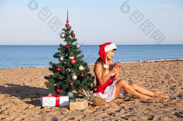 一年<strong>圣诞节</strong>树海滩度假胜地海女孩