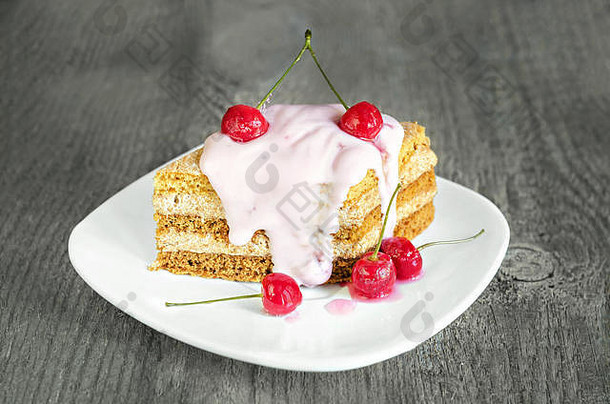 蛋糕樱桃板木背景