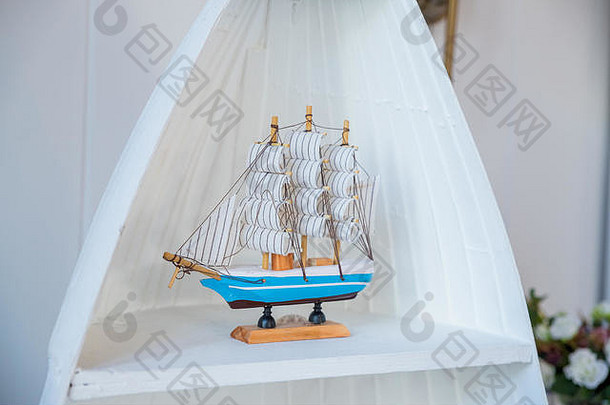 模型船帆白色背景孩子们房间室内孩子们航行船模型旅行概念梦想冒险海旅行