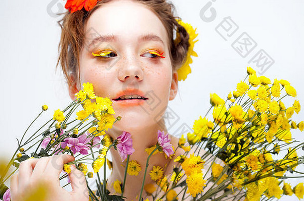 美丽的年轻的女孩图像植物区系特写镜头肖像