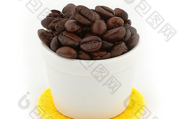 杯咖啡豆子白色背景