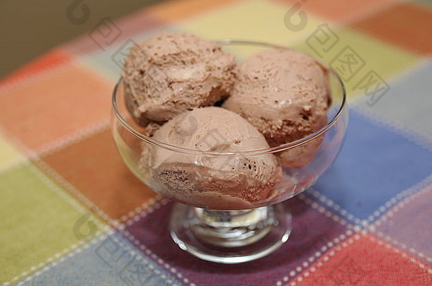 独家新闻巧克力冰淇淋碗