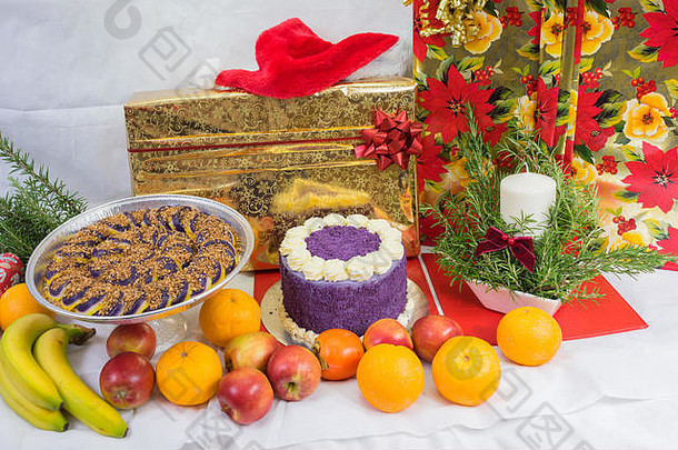 菲律宾紫色的山药蛋糕糖果显示水果