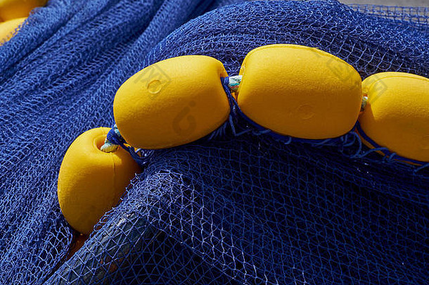 <strong>深海蓝</strong>色的钓鱼网黄色的浮点数