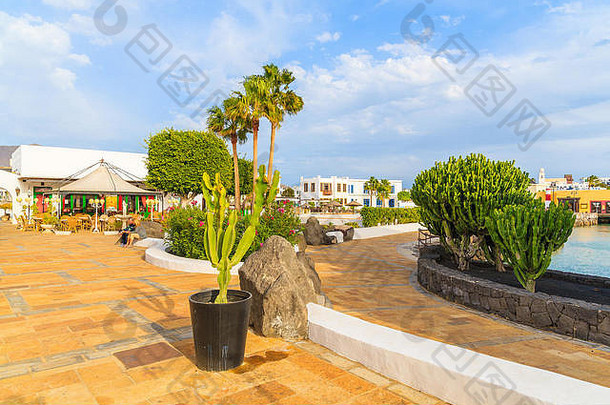 典型的金丝雀风格建筑playaBlanca港口兰斯洛特金丝雀岛屿西班牙