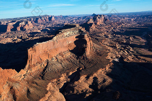空中视图西南沙漠悬崖岩石形成