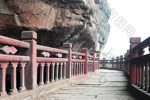悬崖路之旅路径板材红色的走廊通过旅行石头岩石四川中国景观