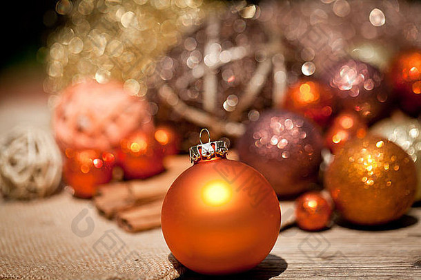 闪闪发光的圣诞节装饰橙色棕色（的）自然木特写镜头宏