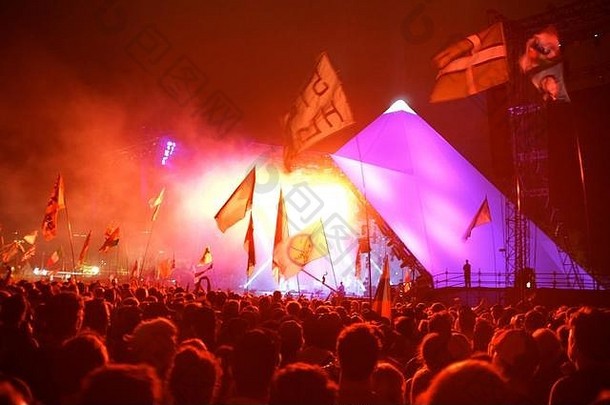 视图人群电台司令标题金字塔阶段星期五格拉斯顿伯里节日pilton萨默塞特英格兰6月