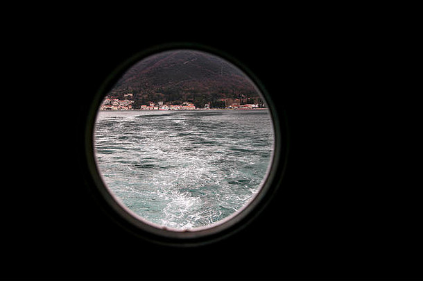 铰链轮窗口风暴封面船地中海海汽门视图窗口船动荡使泡沫
