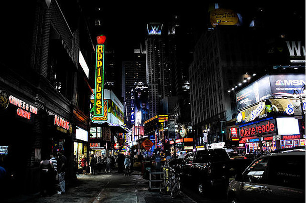 纽约美国9<strong>月夜</strong>间图像霓虹灯灯广告迹象人口众多的街业务城市曼联正在