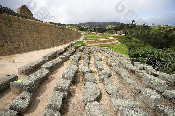 恢复古老的石头块周围村庄因加皮尔卡废墟当地人