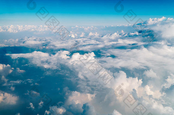 美丽的景观地球云蓝色的地平线