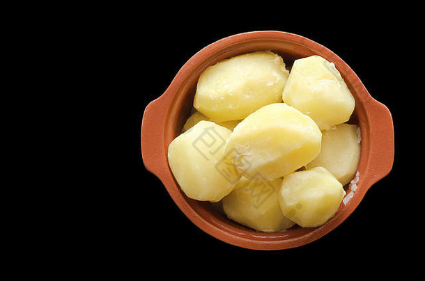 煮熟的土豆能孤立的黑色的