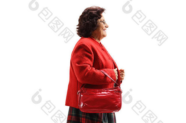 上了年纪的夫人红色的外套走孤立的白色背景