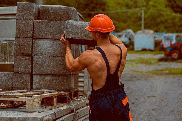 建设工人建设工人携带砖建设工人卸载卡车建设工人工作统一的建筑明天