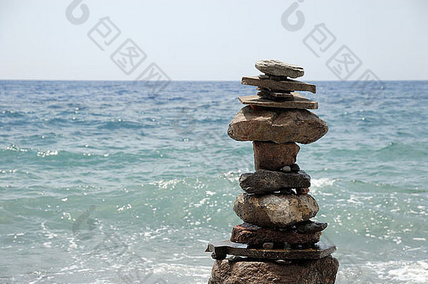 石头金字塔海滩希腊