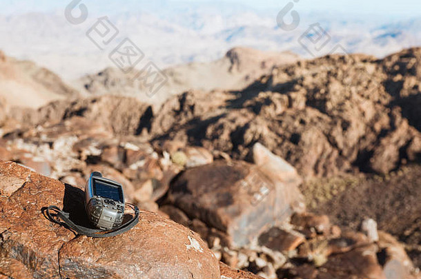 全球定位系统(gps)导航器空石头沙漠景观
