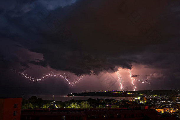 美丽的强大的闪电罢工海城市警告保加利亚