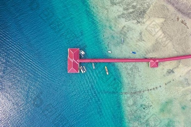 空中视图主要码头红色的屋顶蓝色的海洋海滩国内活动bum-bum岛semporna上午马来西亚婆罗洲