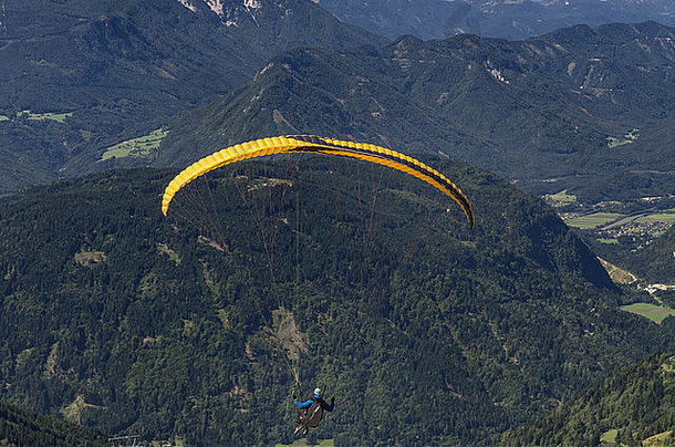 滑翔伞奥地利阿尔卑斯山脉菲拉赫卡林西亚奥地利