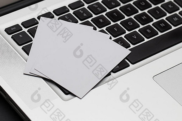 业务卡片传播电脑键盘