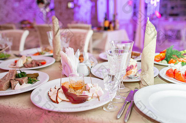 联欢晚会晚餐服务表格生日婚礼餐客人宴会美味的菜表格餐厅