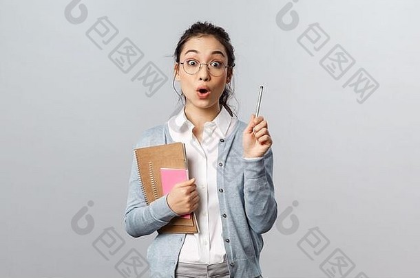 教育老师大学学校概念热情的有创意的聪明的年轻的女学生解决了困惑伟大的的想法提高铅笔