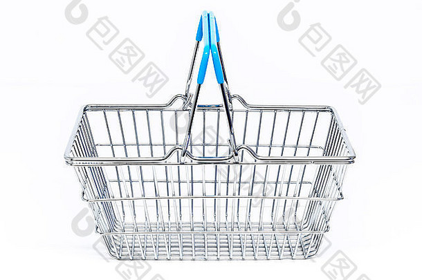 典型的金属购物篮子蓝色的塑料处理孤立的白色背景
