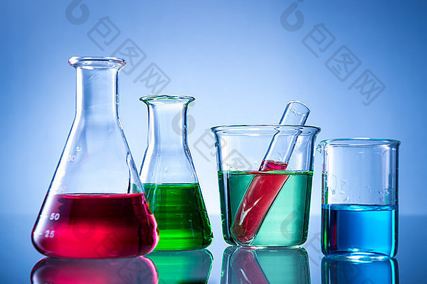实验室设备瓶烧瓶颜色液体蓝色的背景