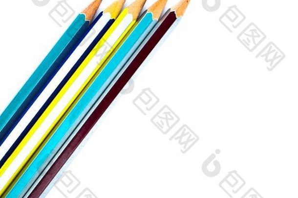 长彩色的木铅笔蜡笔安排白色纸背景