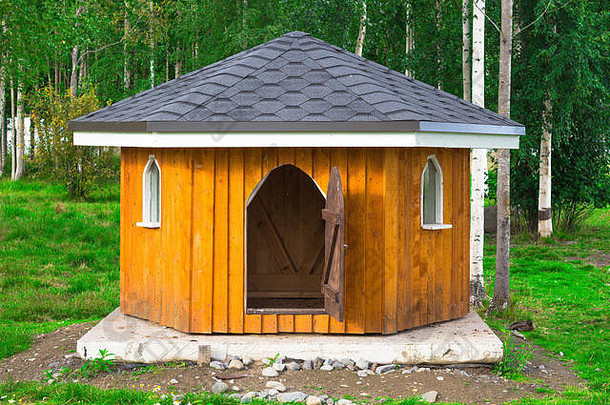 小木房子动物屋顶房子黑色的通过开放