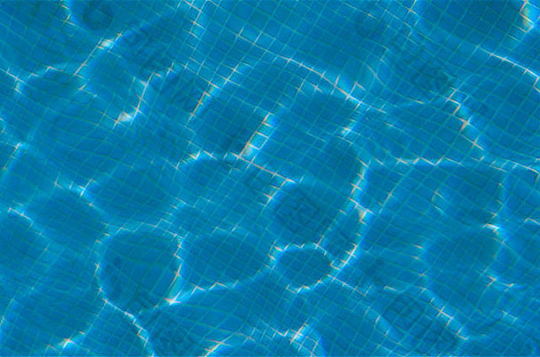 完整的框架视图涟漪游泳池水
