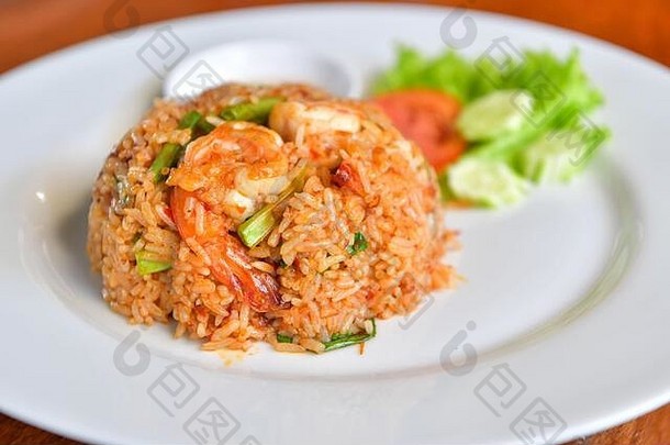 炸大米虾汤姆百胜炸大米泰国食物