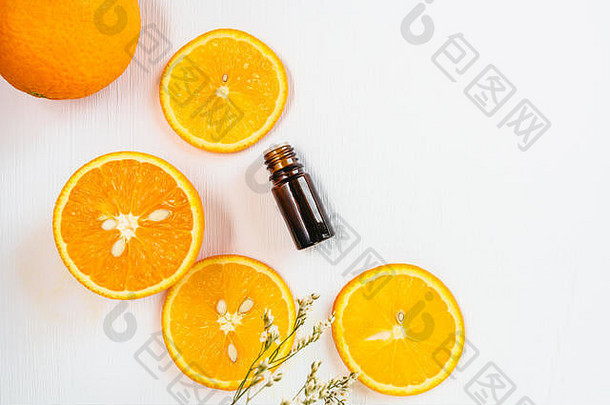 瓶橙色至关重要的石油白色背景美皮肤护理健康药用目的平躺