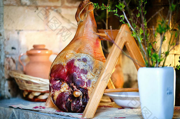 火腿木站地中海背景传统的干肉达尔马提亚克罗地亚