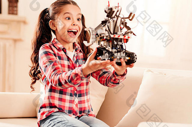 兴奋13岁以下的孩子情感机器人玩具