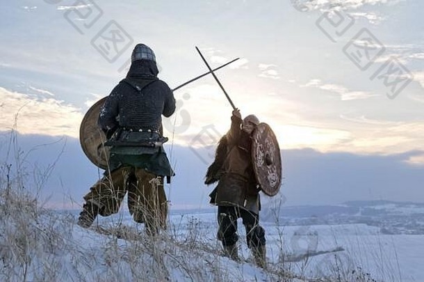 维京人战斗轴盾牌冬天草地