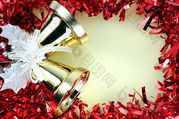 脆皮金钟装饰红色的丝带圣诞节一年