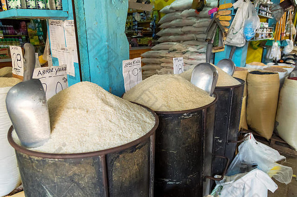 谷物大米桶多米尼加市场