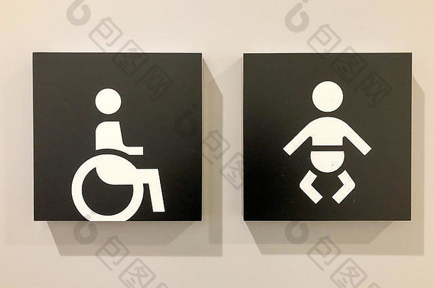 禁用婴儿改变迹象公共厕所。。。通过