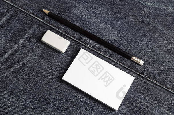 照片空白业务卡铅笔橡皮擦空白文具集牛仔布背景