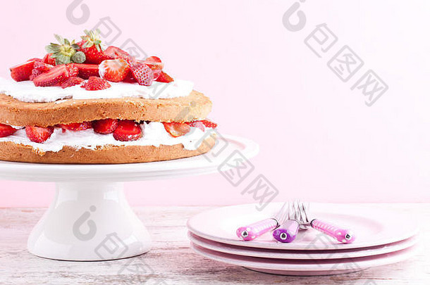 草莓层蛋糕